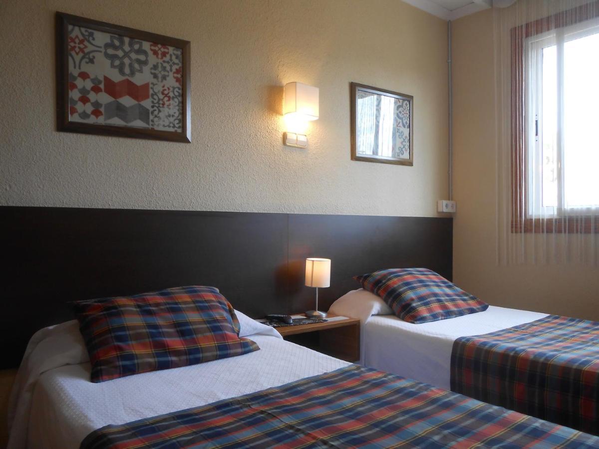 Hostal El Callejon Tarragona Bagian luar foto