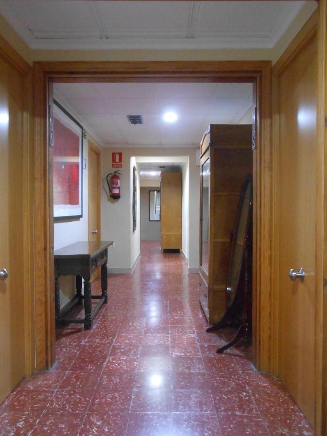 Hostal El Callejon Tarragona Bagian luar foto