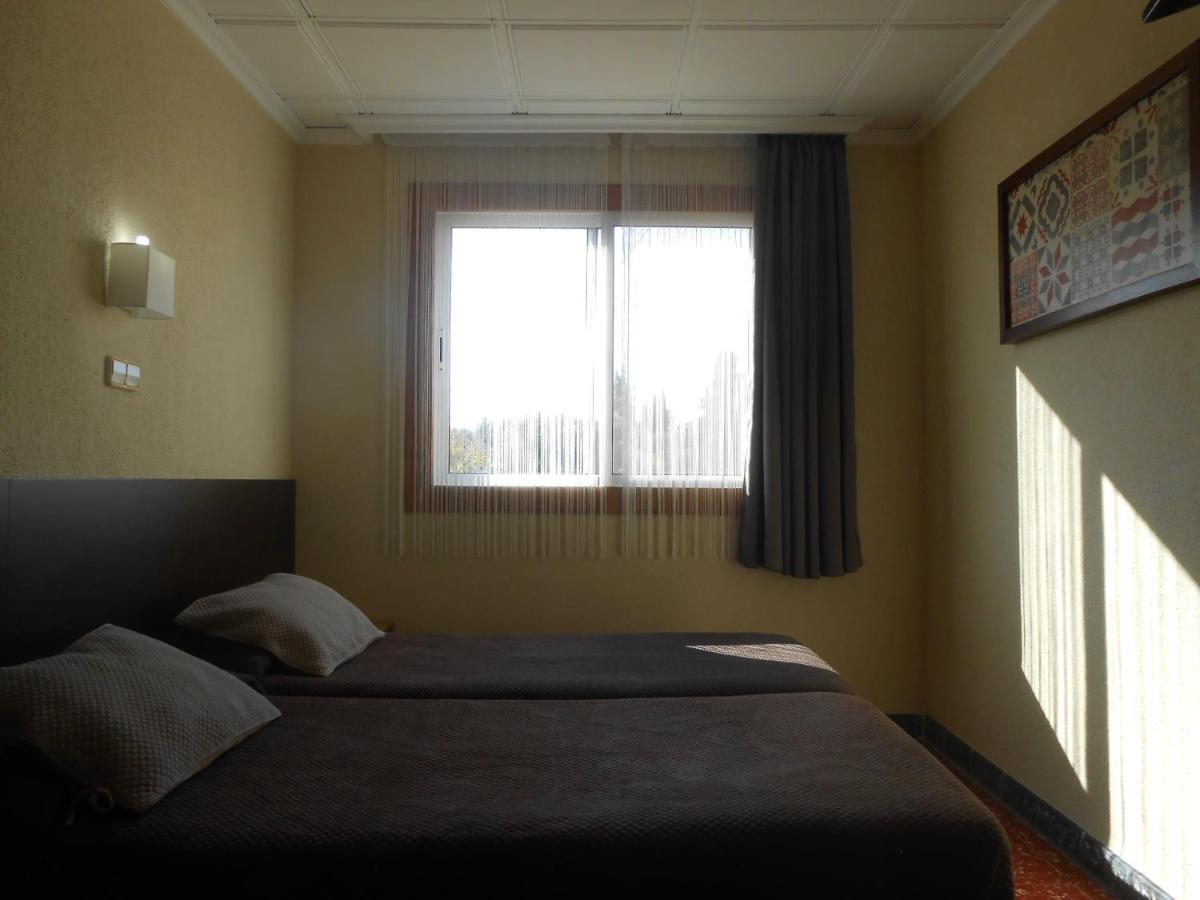 Hostal El Callejon Tarragona Bagian luar foto