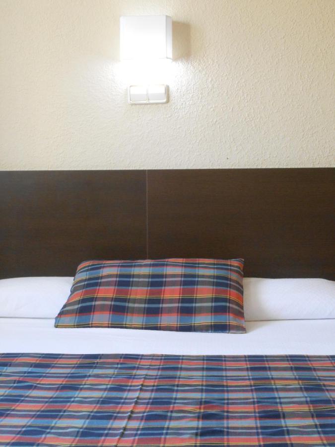 Hostal El Callejon Tarragona Bagian luar foto