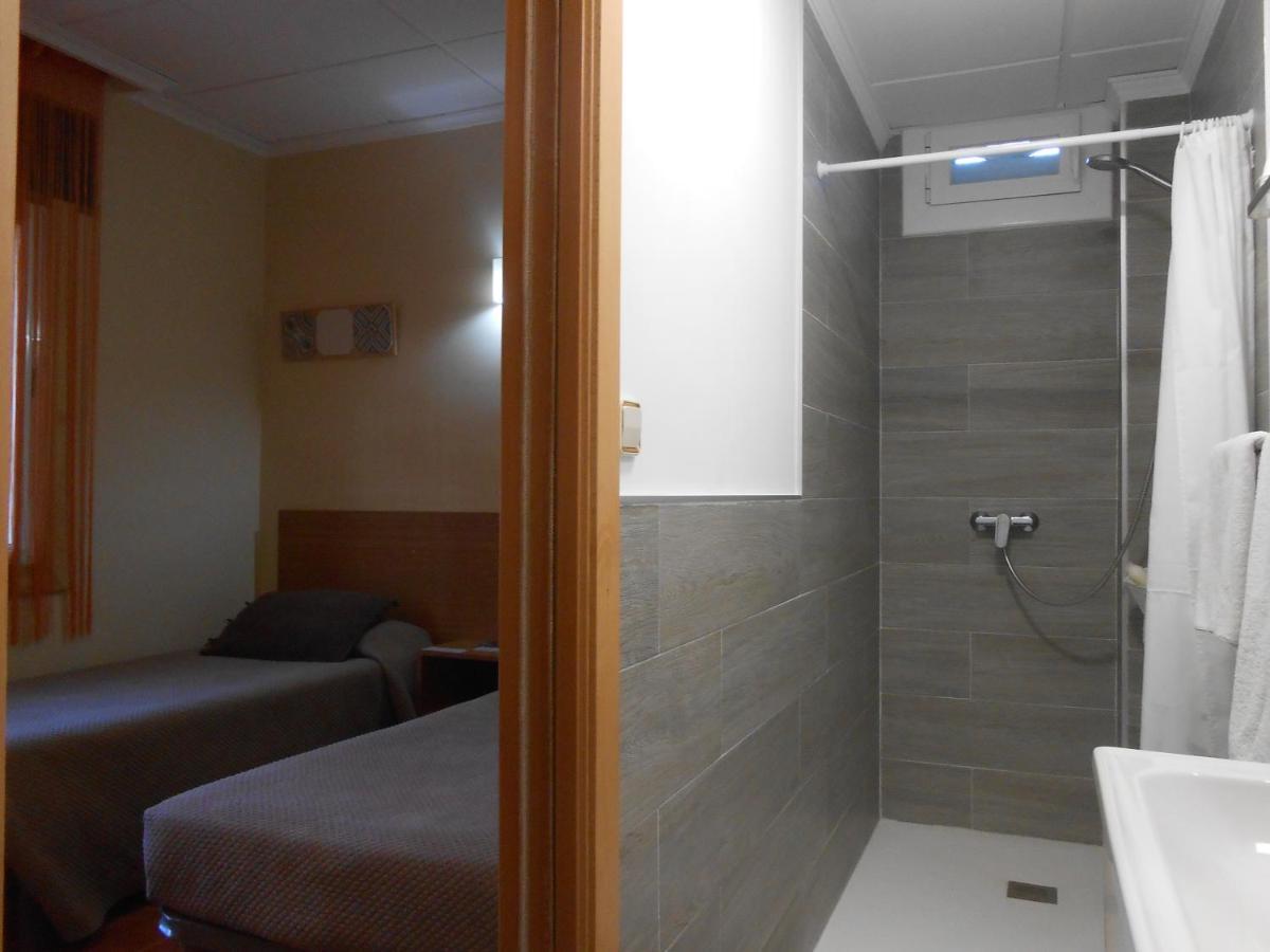 Hostal El Callejon Tarragona Bagian luar foto