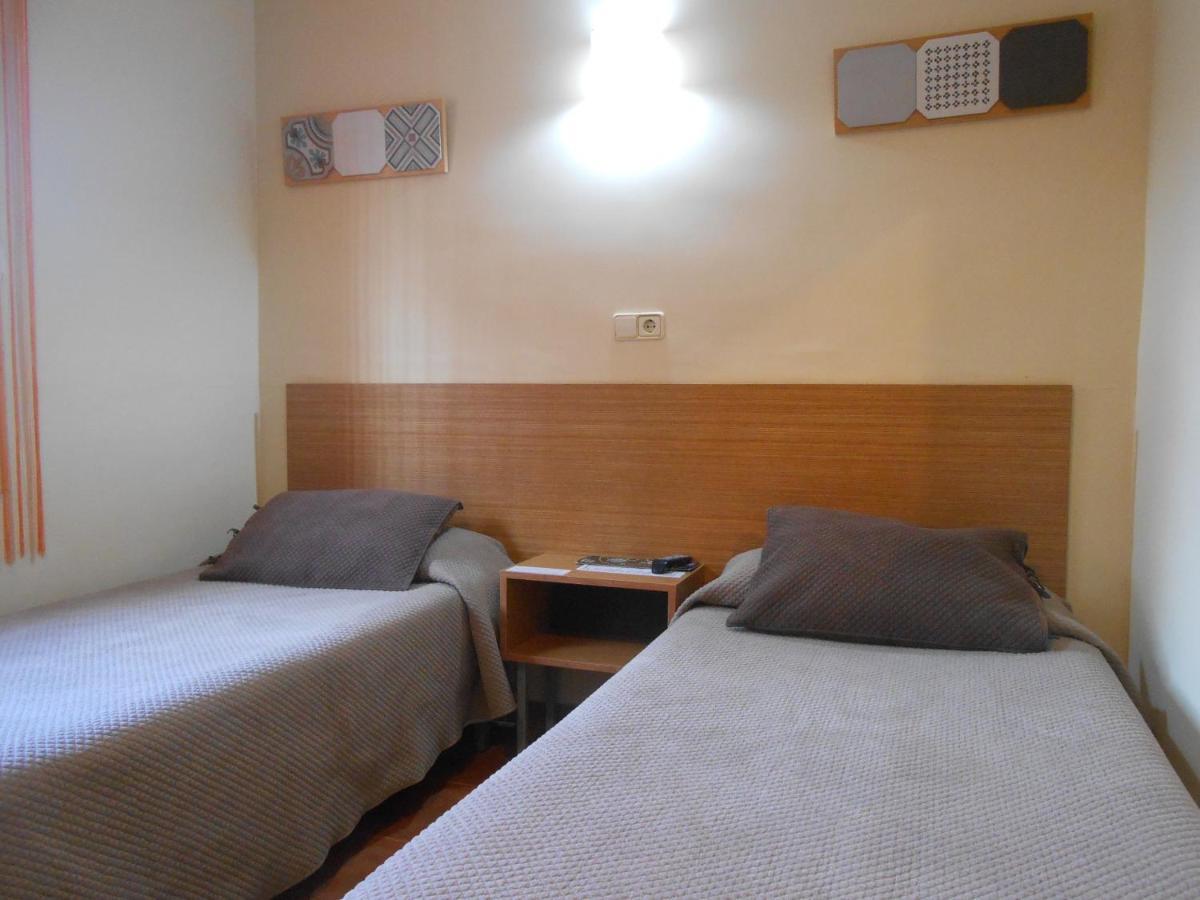 Hostal El Callejon Tarragona Bagian luar foto