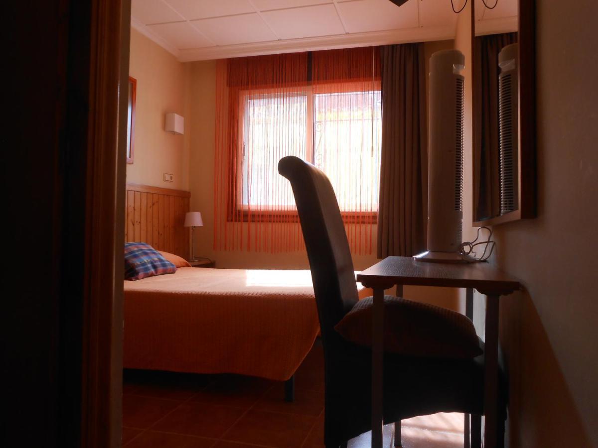 Hostal El Callejon Tarragona Bagian luar foto