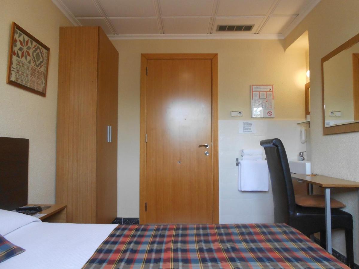 Hostal El Callejon Tarragona Bagian luar foto
