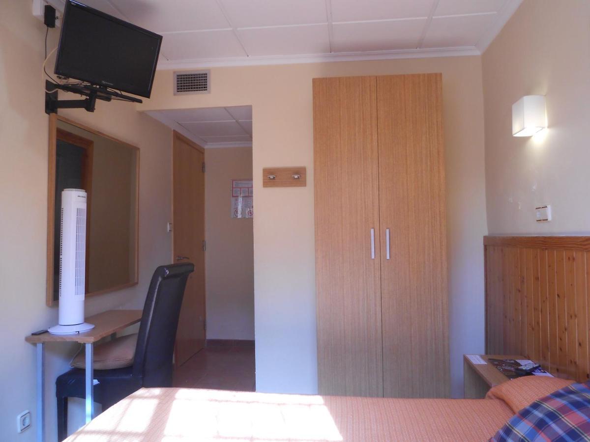 Hostal El Callejon Tarragona Bagian luar foto