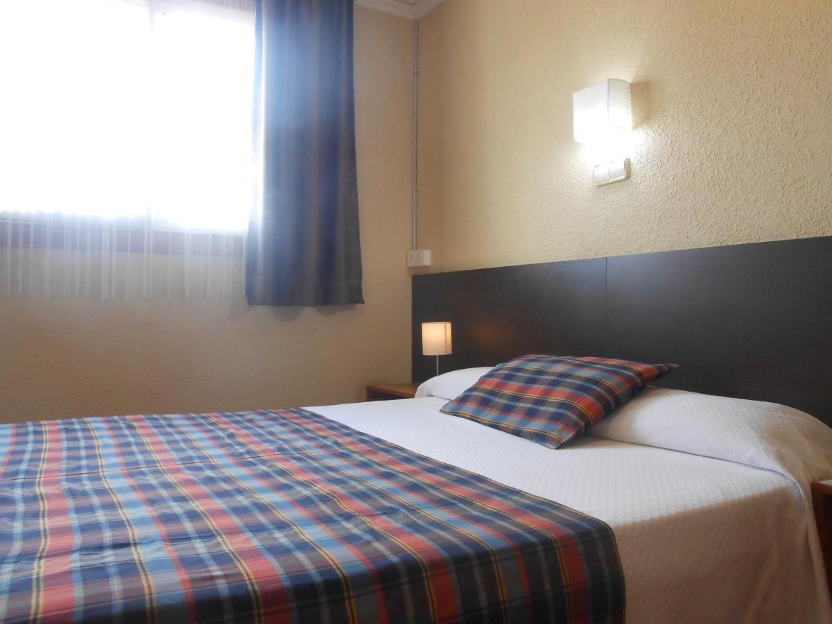 Hostal El Callejon Tarragona Bagian luar foto