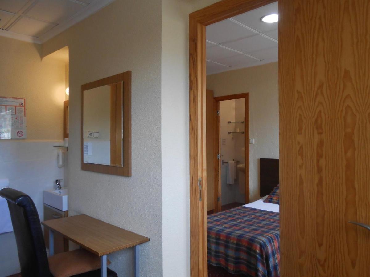 Hostal El Callejon Tarragona Bagian luar foto