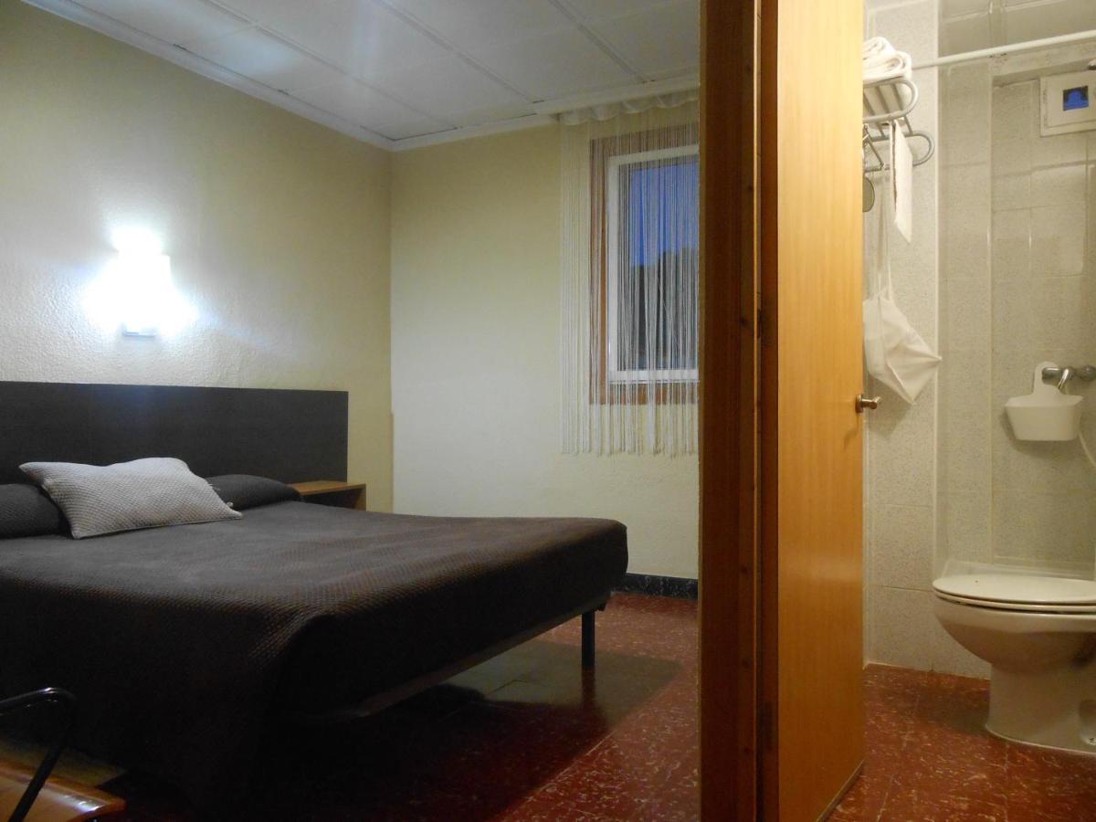 Hostal El Callejon Tarragona Bagian luar foto