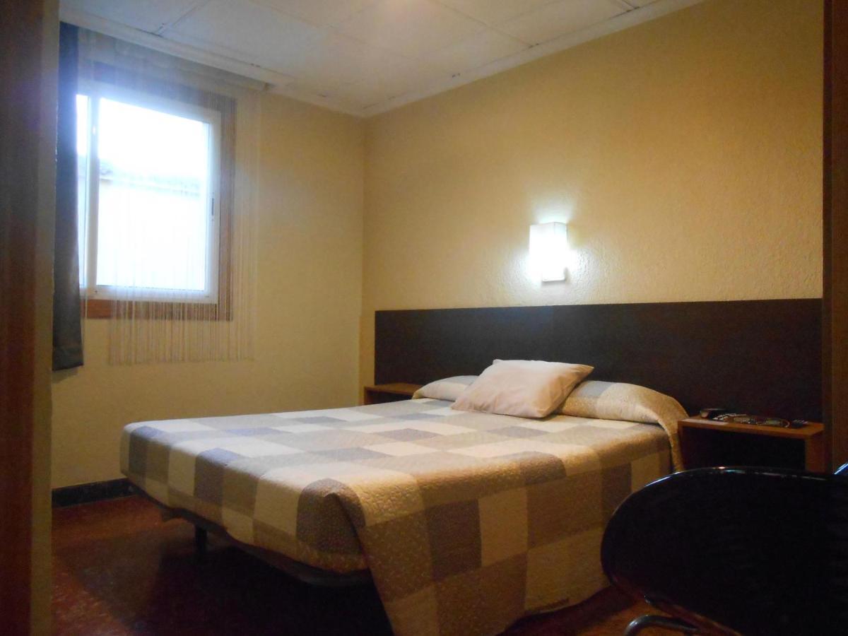 Hostal El Callejon Tarragona Bagian luar foto