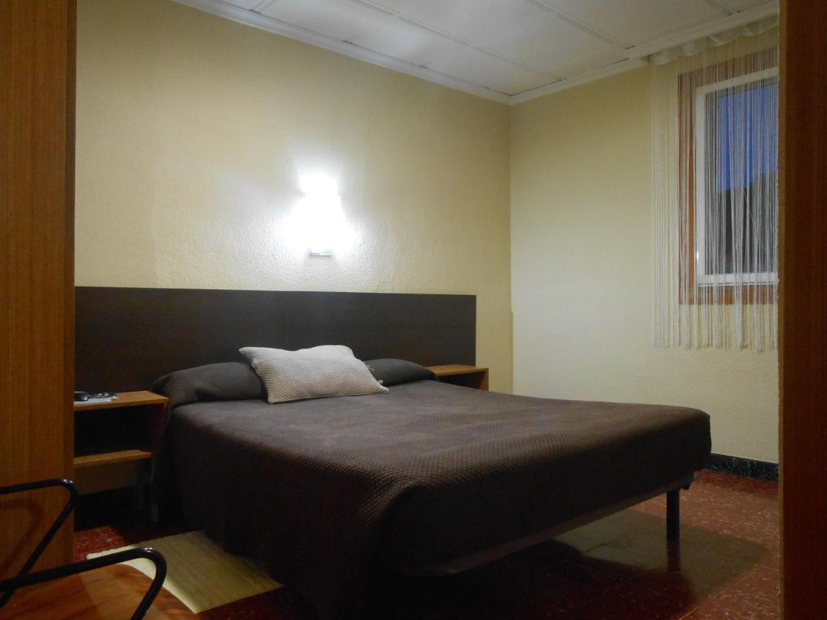 Hostal El Callejon Tarragona Bagian luar foto