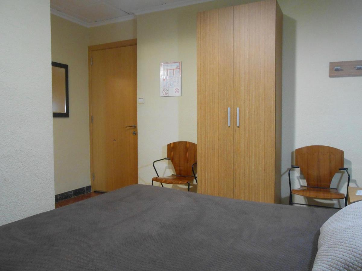 Hostal El Callejon Tarragona Bagian luar foto