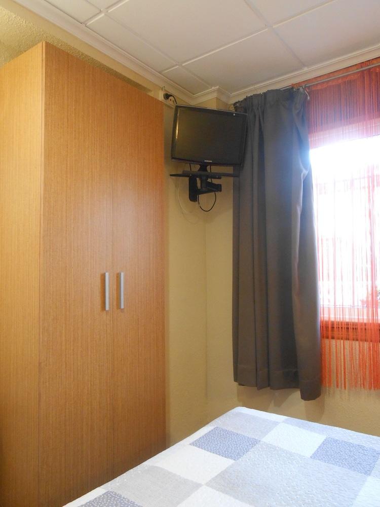 Hostal El Callejon Tarragona Bagian luar foto